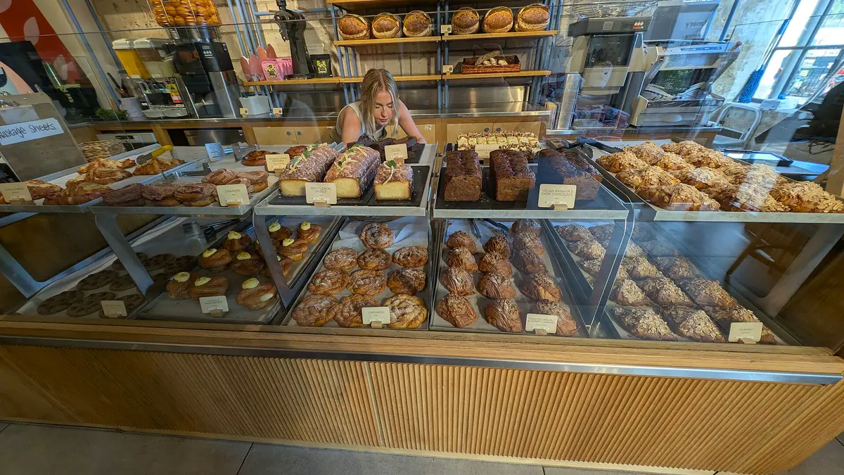 Irvine's Bakery – bakery in Dalry town centre